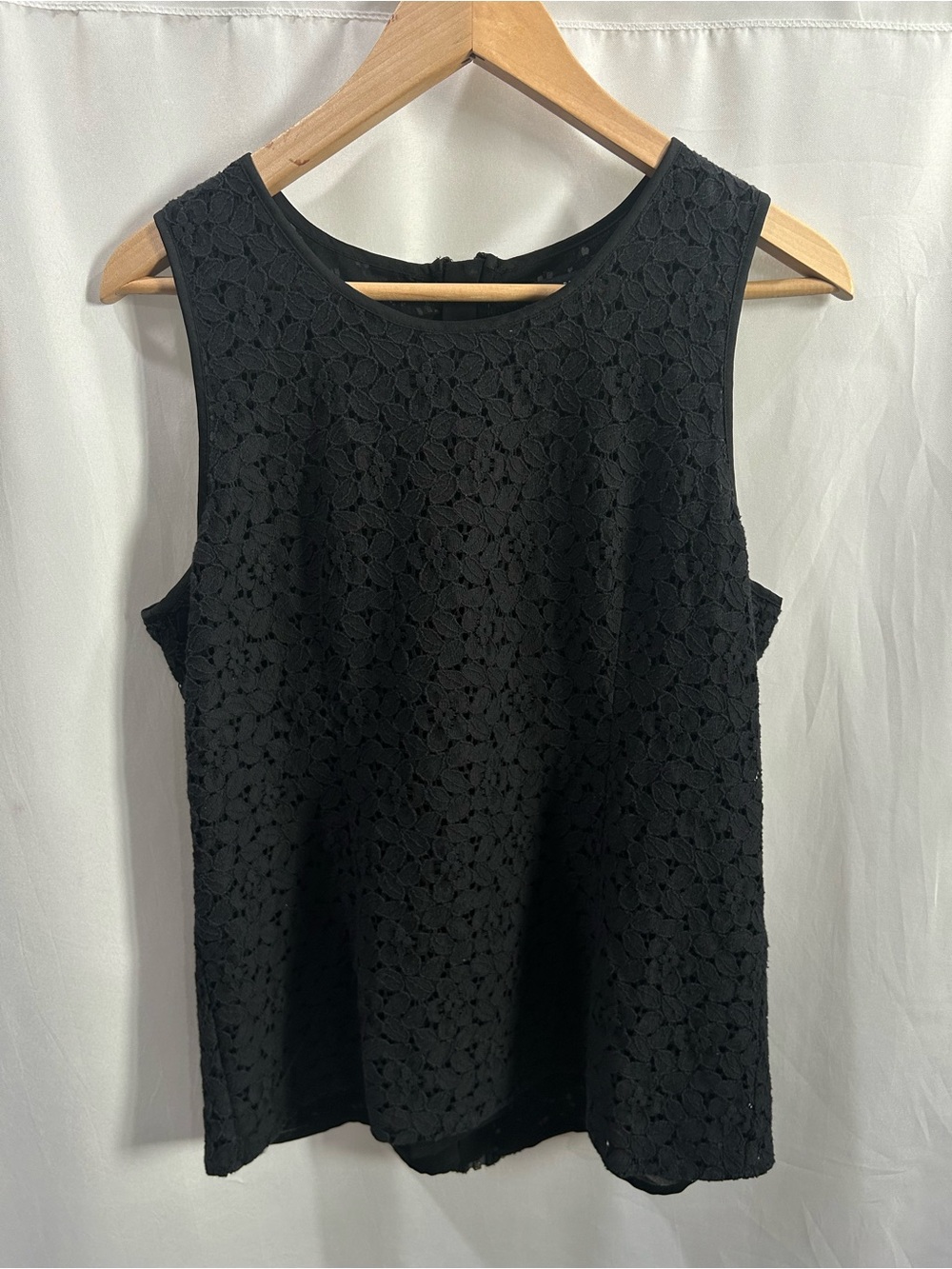 LN Banana Republic Sleeveless Black Lace Sheath blouse Full Zip